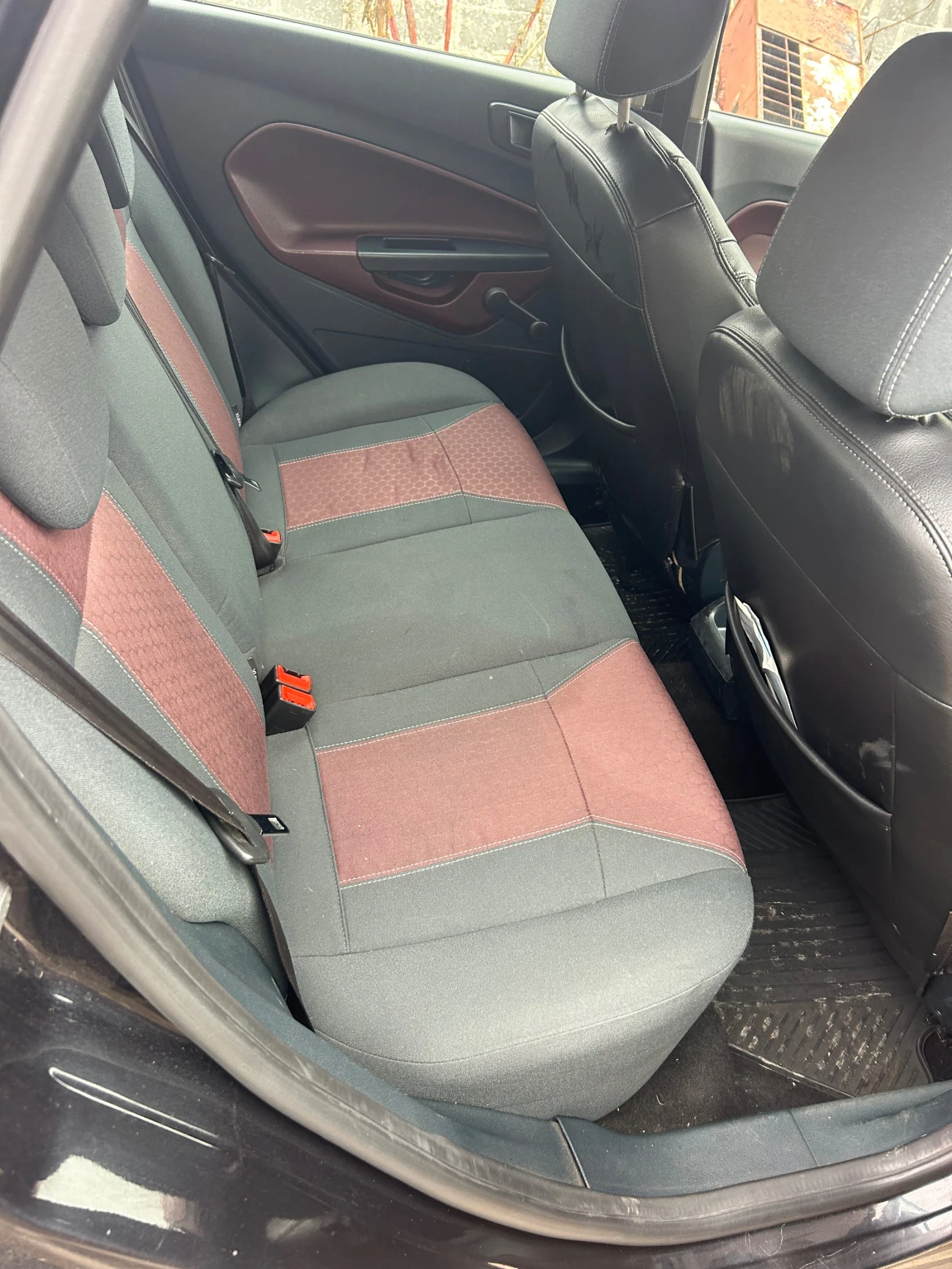 Ford Fiesta 1.6 ДИЗЕЛ - изображение 6