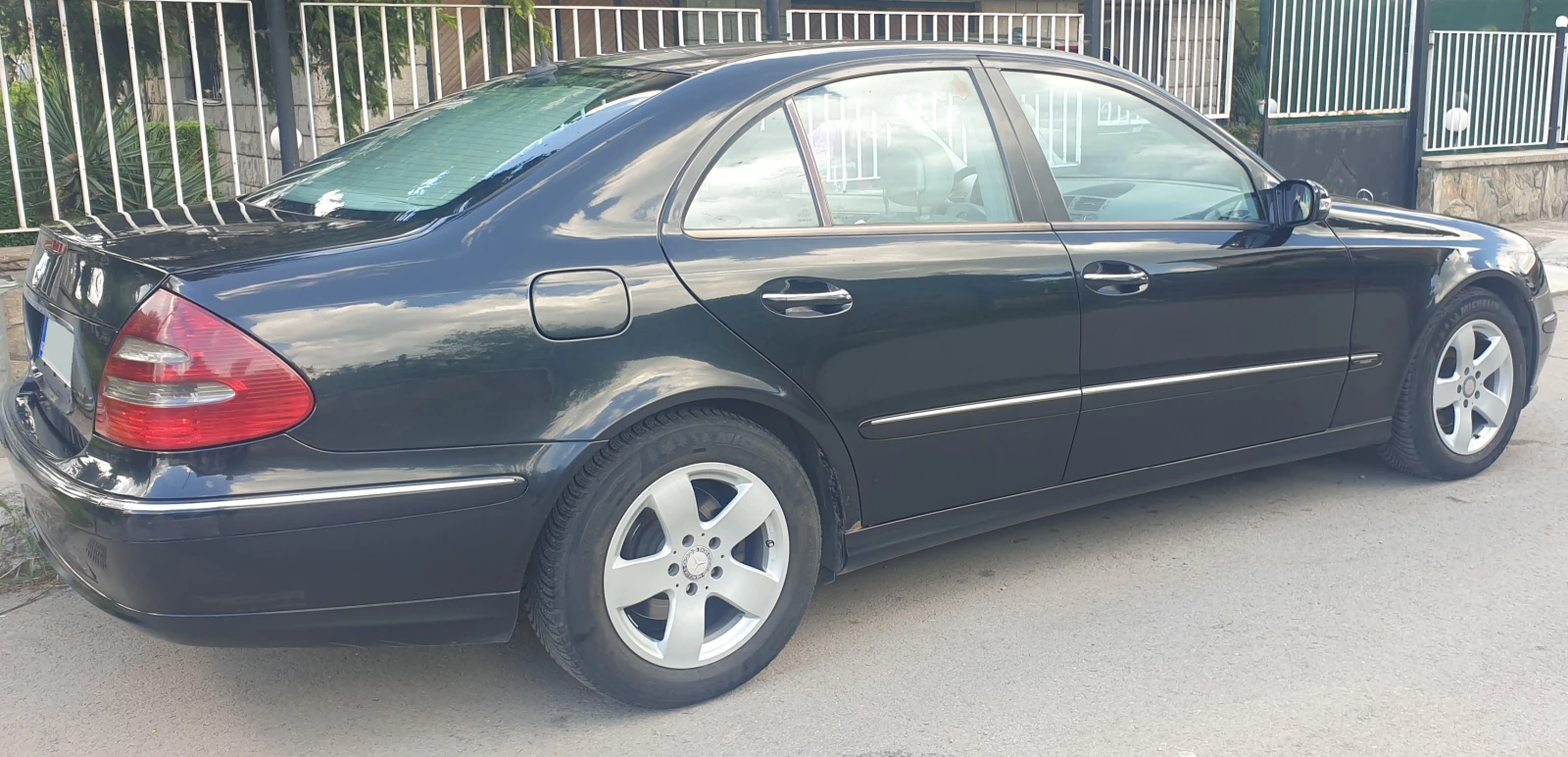 Mercedes-Benz E 220 Avantgarde, снимка 4 - Автомобили и джипове - 54626484