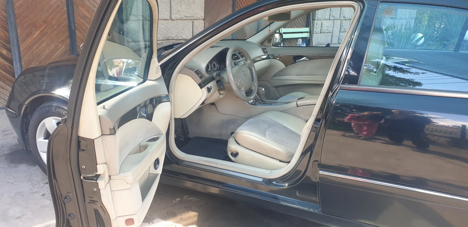 Mercedes-Benz E 220 Avantgarde, снимка 6 - Автомобили и джипове - 54626484