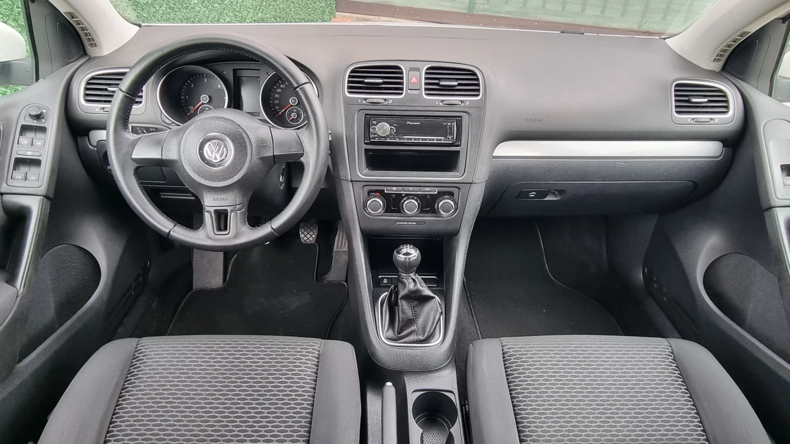 VW Golf 1.6TDI, снимка 11 - Автомобили и джипове - 54656022