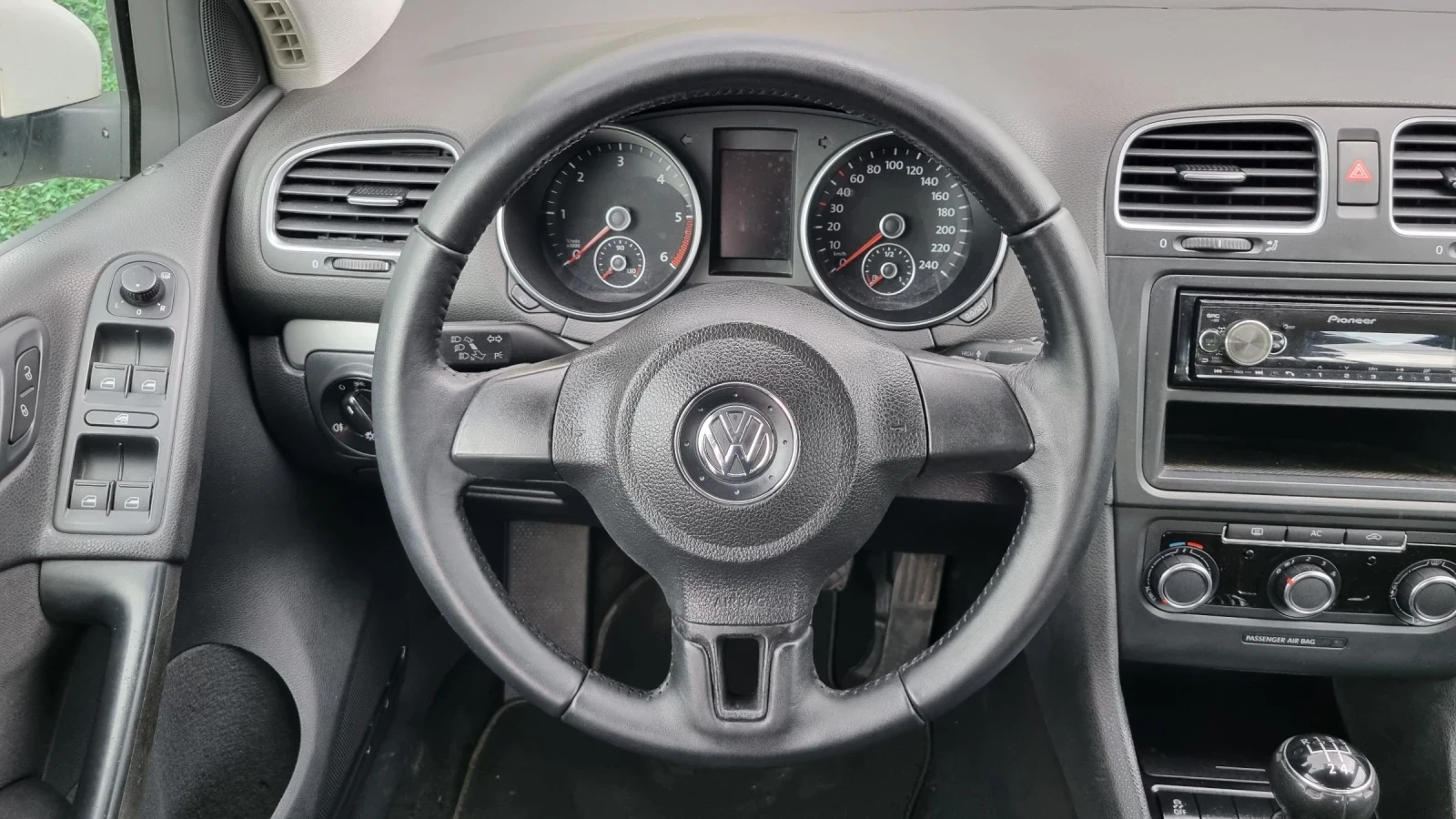 VW Golf 1.6TDI, снимка 12 - Автомобили и джипове - 54656022