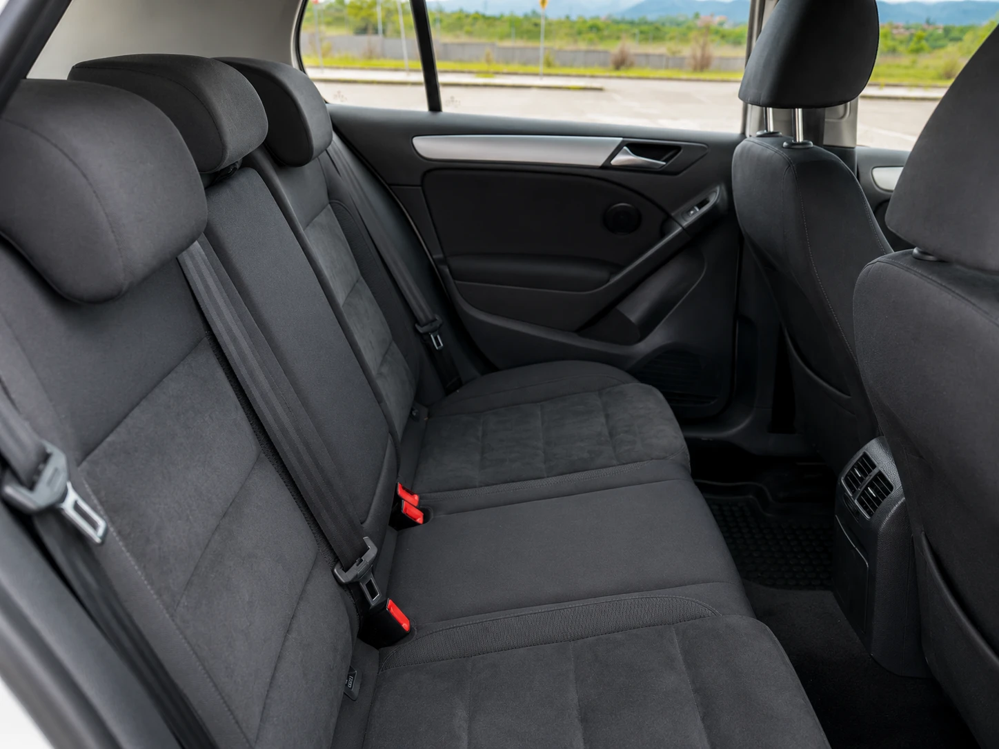 VW Golf 1.6 TDI Highline, снимка 12 - Автомобили и джипове - 54813437