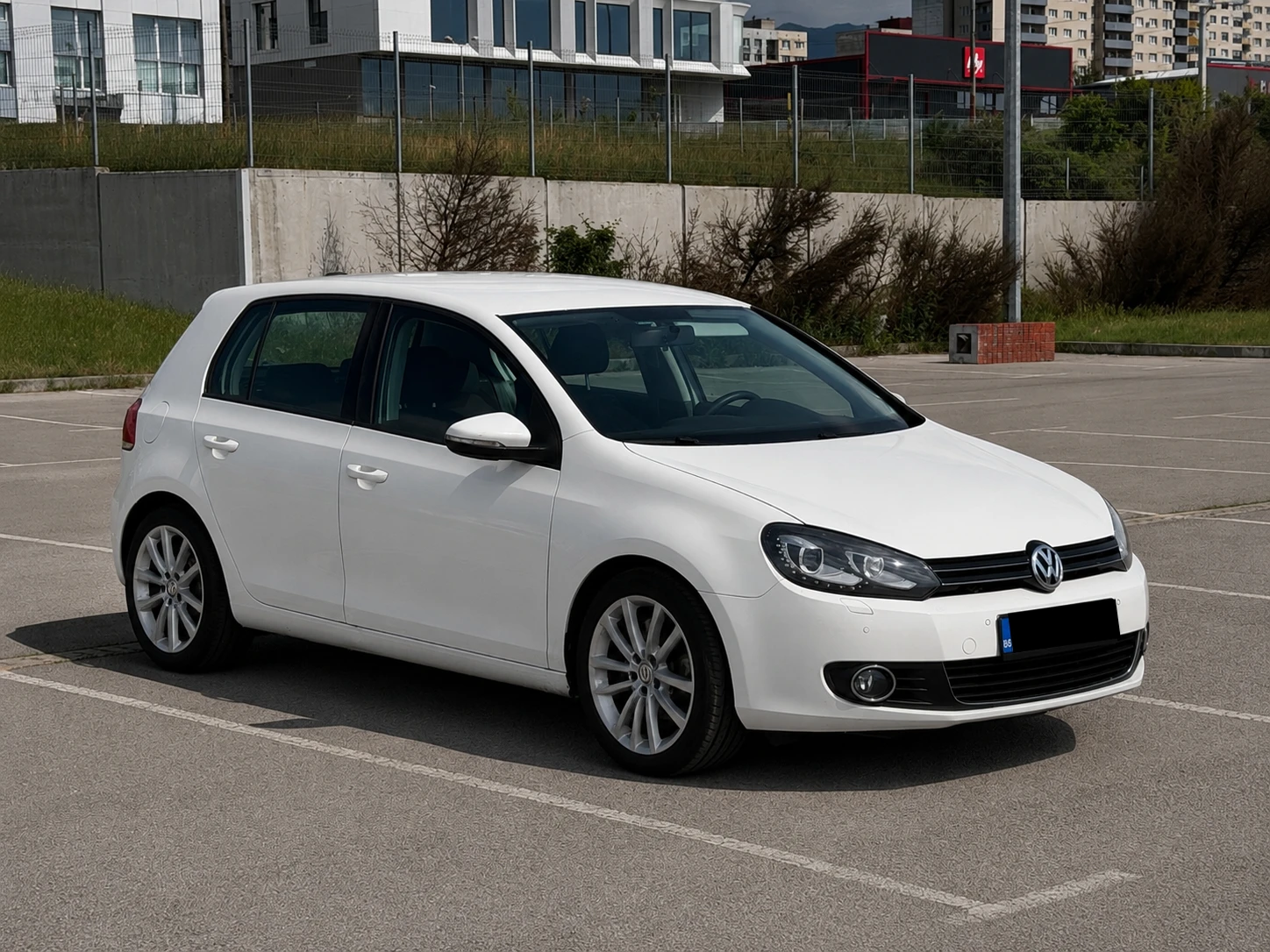 VW Golf 1.6 TDI Highline, снимка 8 - Автомобили и джипове - 54813437