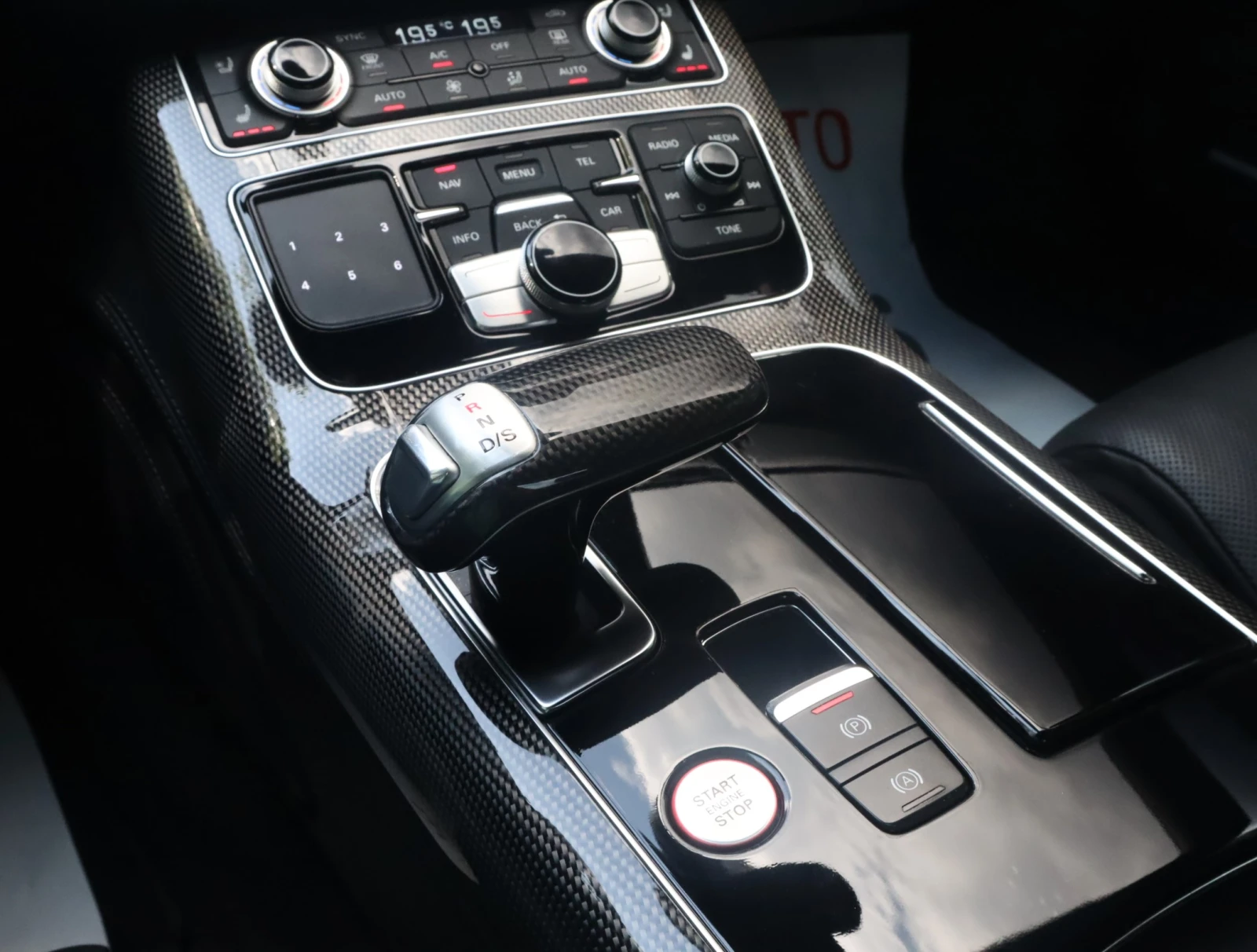 Audi S8 PLUS/EXCLUSIVE/HuD/Night/Обдухване/Керамика/BOSE, снимка 10 - Автомобили и джипове - 54840650