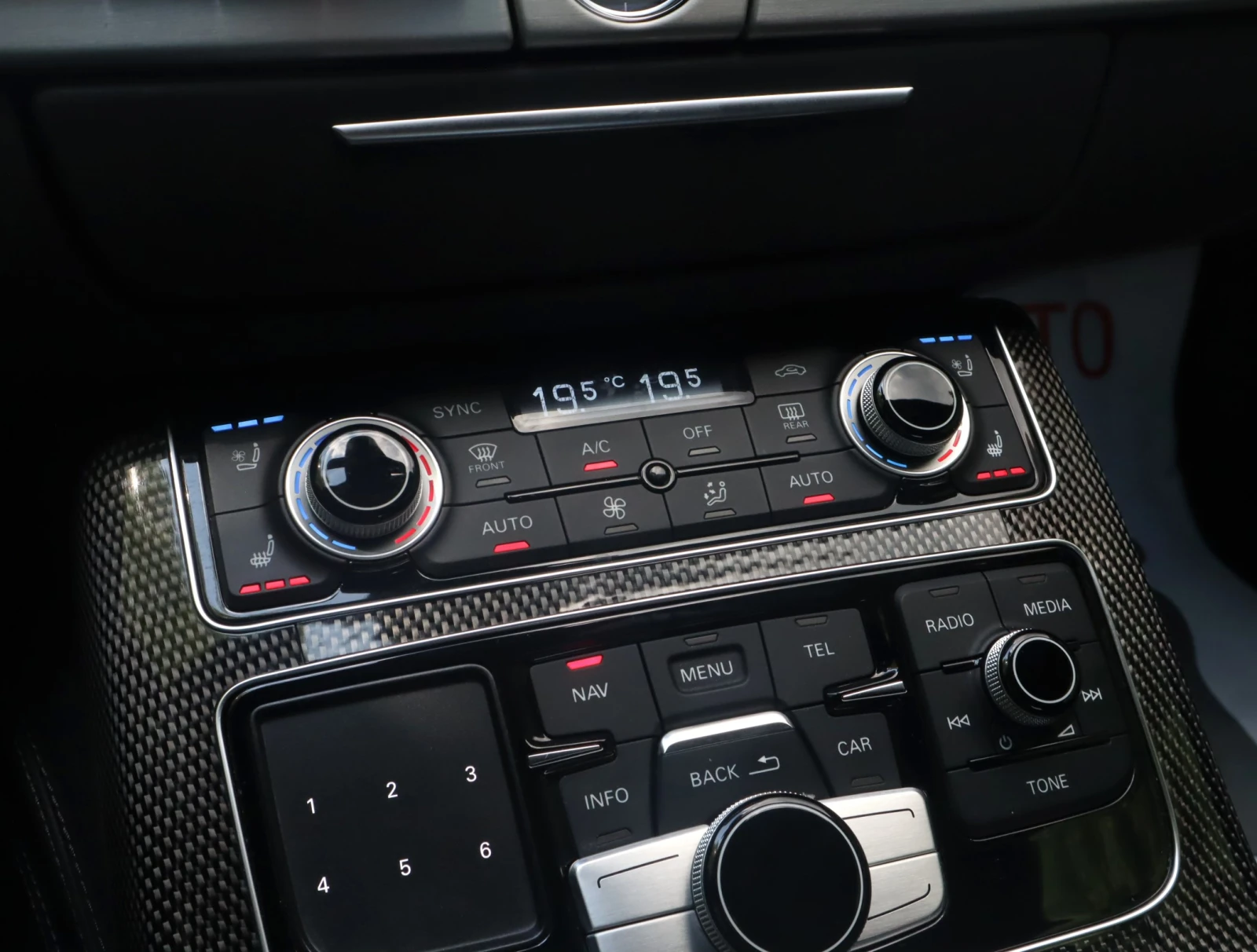 Audi S8 PLUS/EXCLUSIVE/HuD/Night/Обдухване/Керамика/BOSE, снимка 11 - Автомобили и джипове - 54840650
