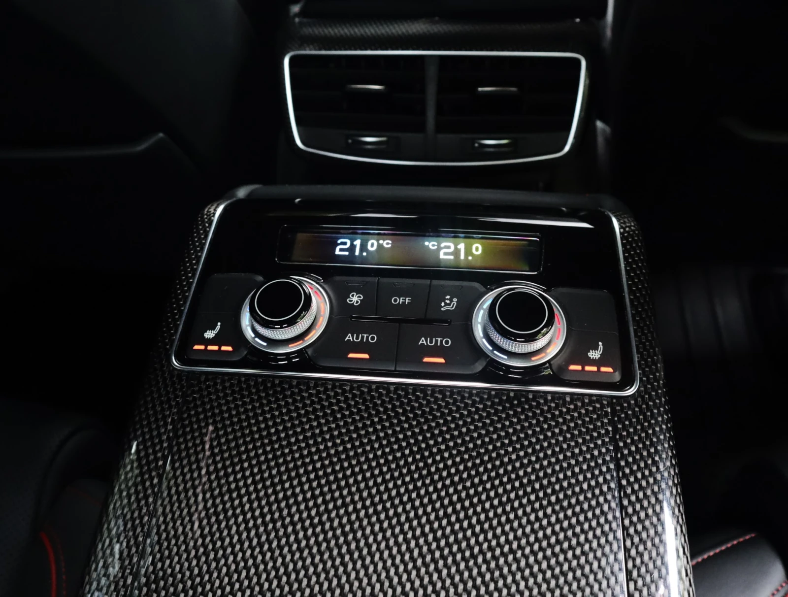 Audi S8 PLUS/EXCLUSIVE/HuD/Night/Обдухване/Керамика/BOSE, снимка 12 - Автомобили и джипове - 54840650