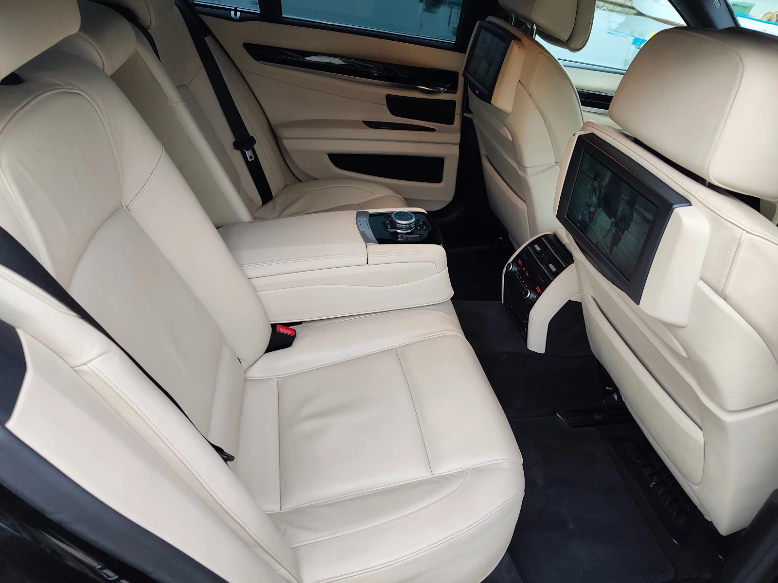 BMW 740 Xdrive, снимка 9 - Автомобили и джипове - 55424450