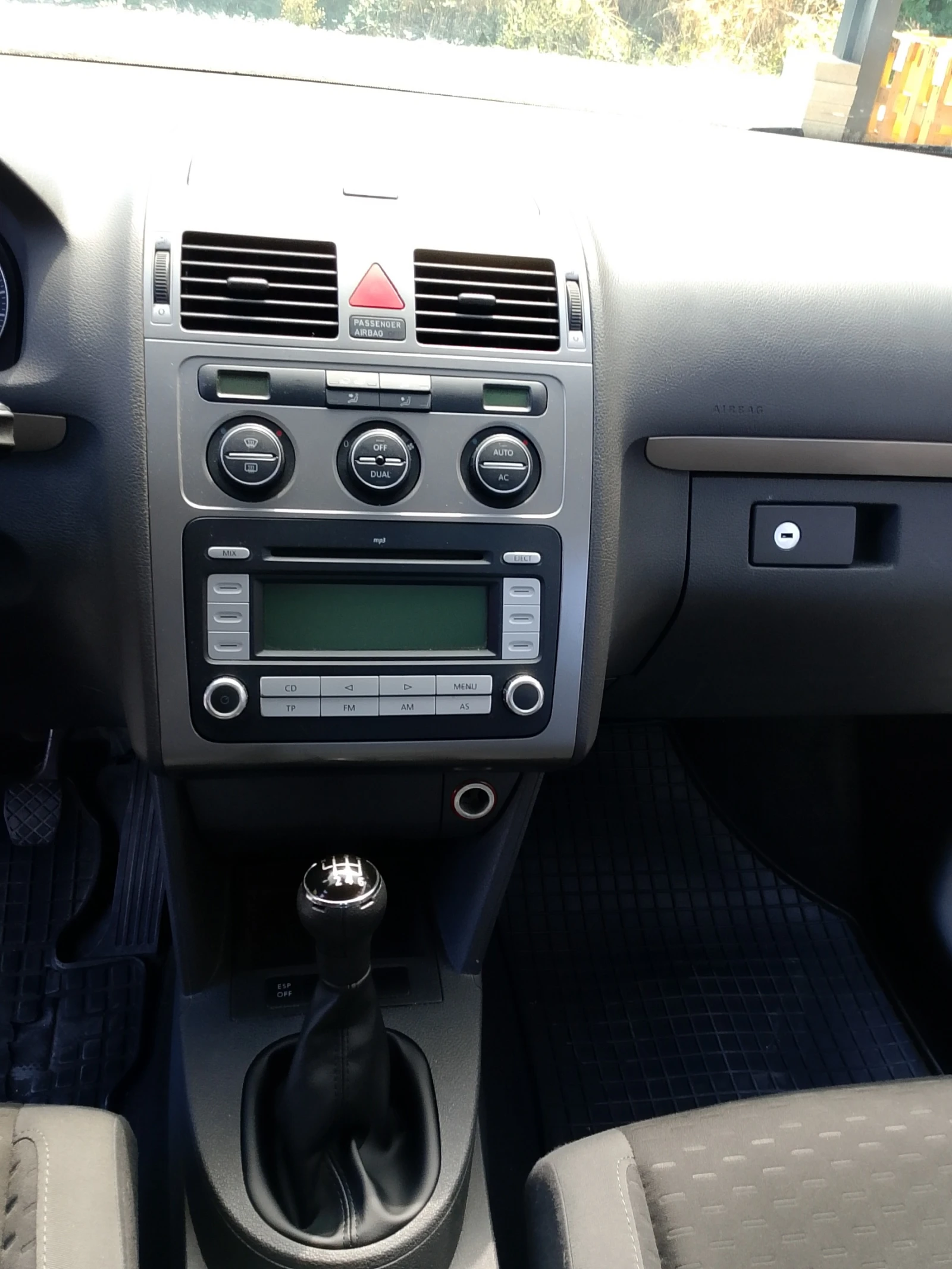 VW Touran 1.9-105кс-КЛИМАТРОНИК, снимка 10 - Автомобили и джипове - 55743085