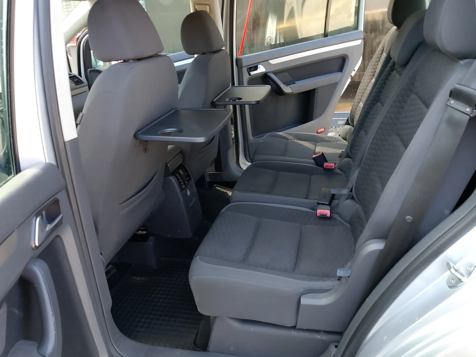 VW Touran 1.9-105кс-КЛИМАТРОНИК, снимка 12 - Автомобили и джипове - 55743085