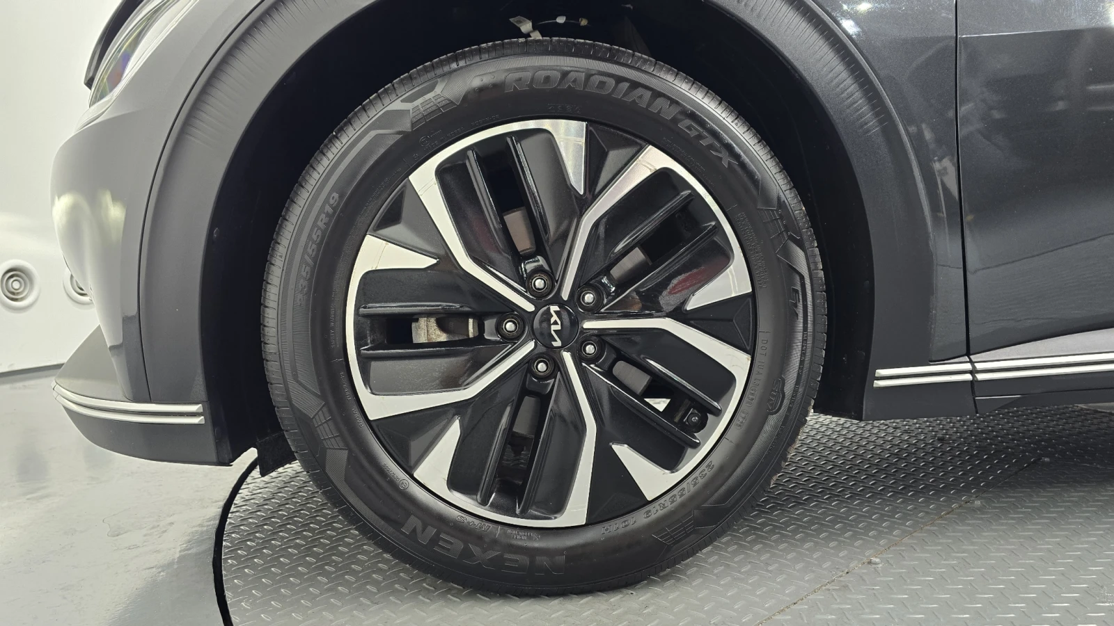 Kia EV6 2022* LONG RANGE AIR* DIS* ОБДУХ* AWD* КРАЙНА ЦЕНА, снимка 5 - Автомобили и джипове - 56061284