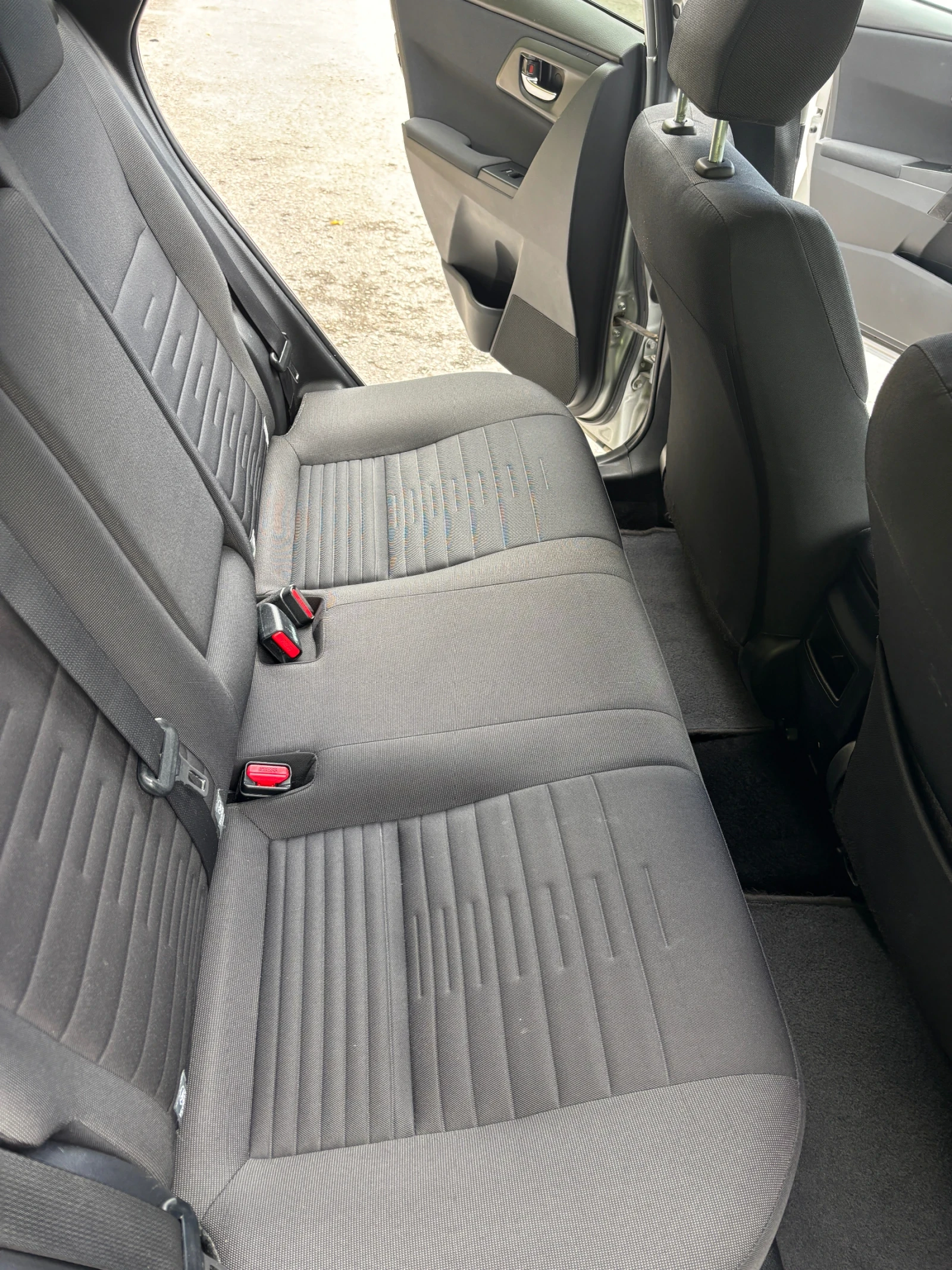 Toyota Auris, снимка 8 - Автомобили и джипове - 56245260