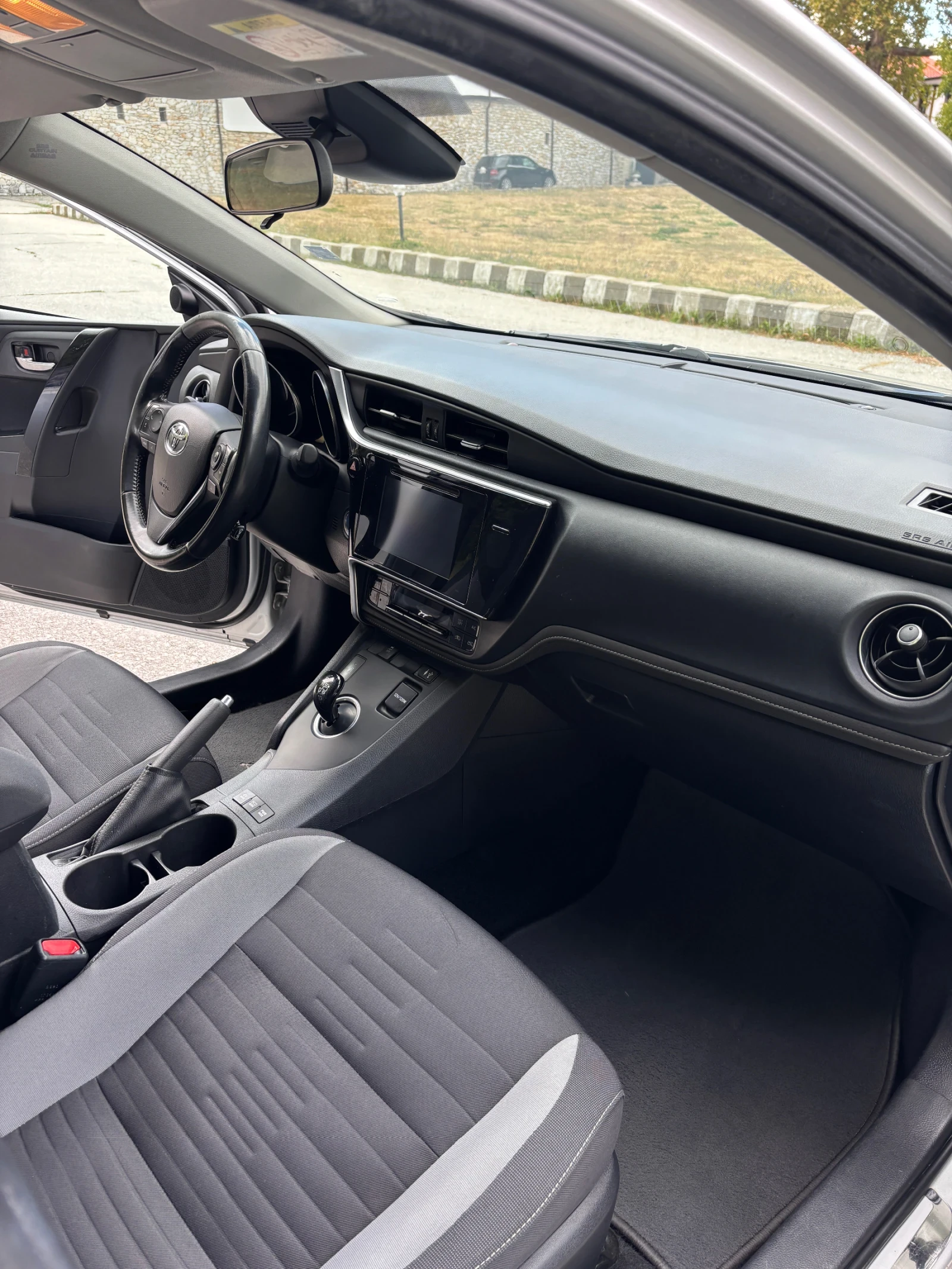 Toyota Auris, снимка 7 - Автомобили и джипове - 56245260