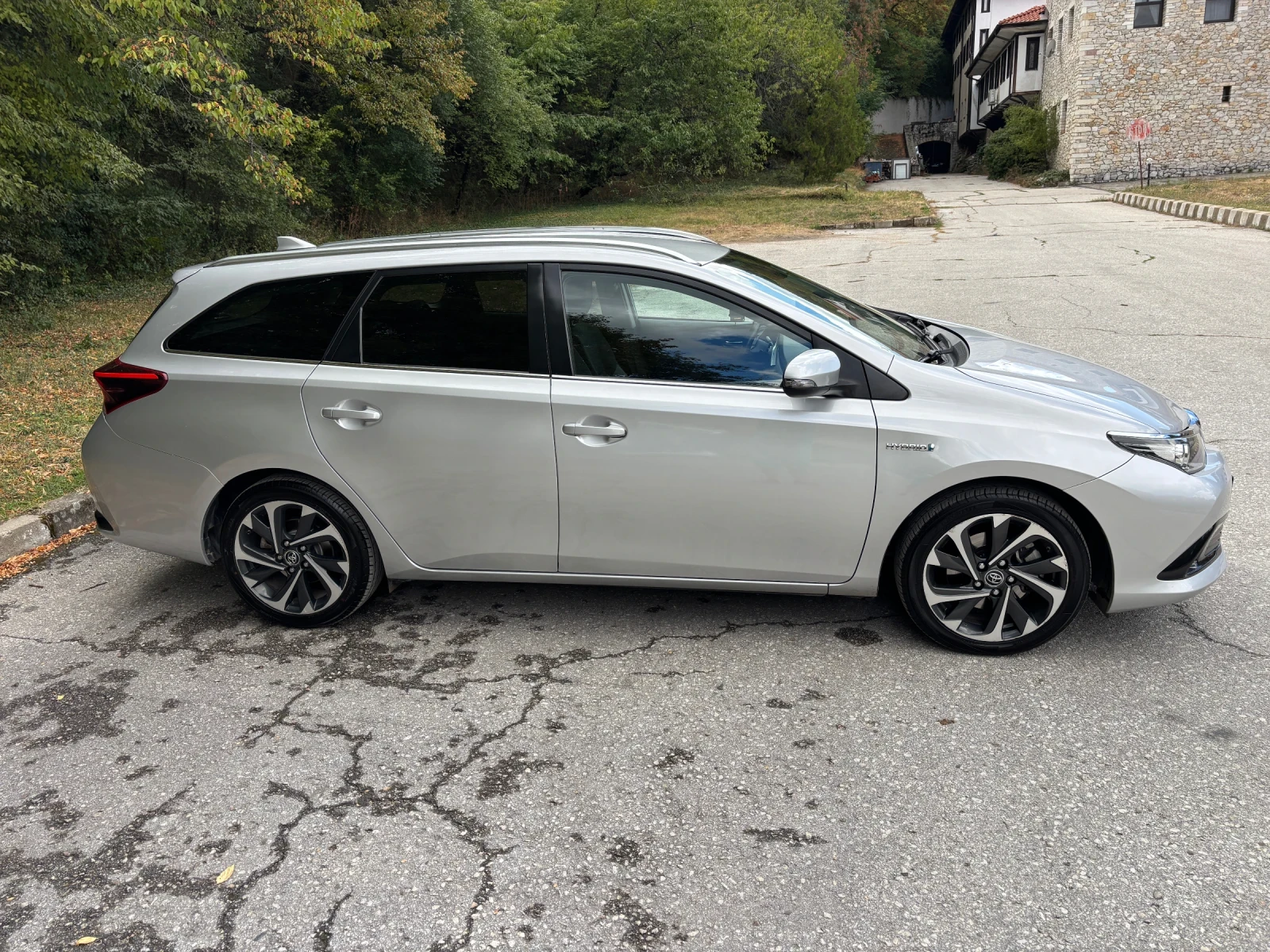 Toyota Auris, снимка 3 - Автомобили и джипове - 56245260