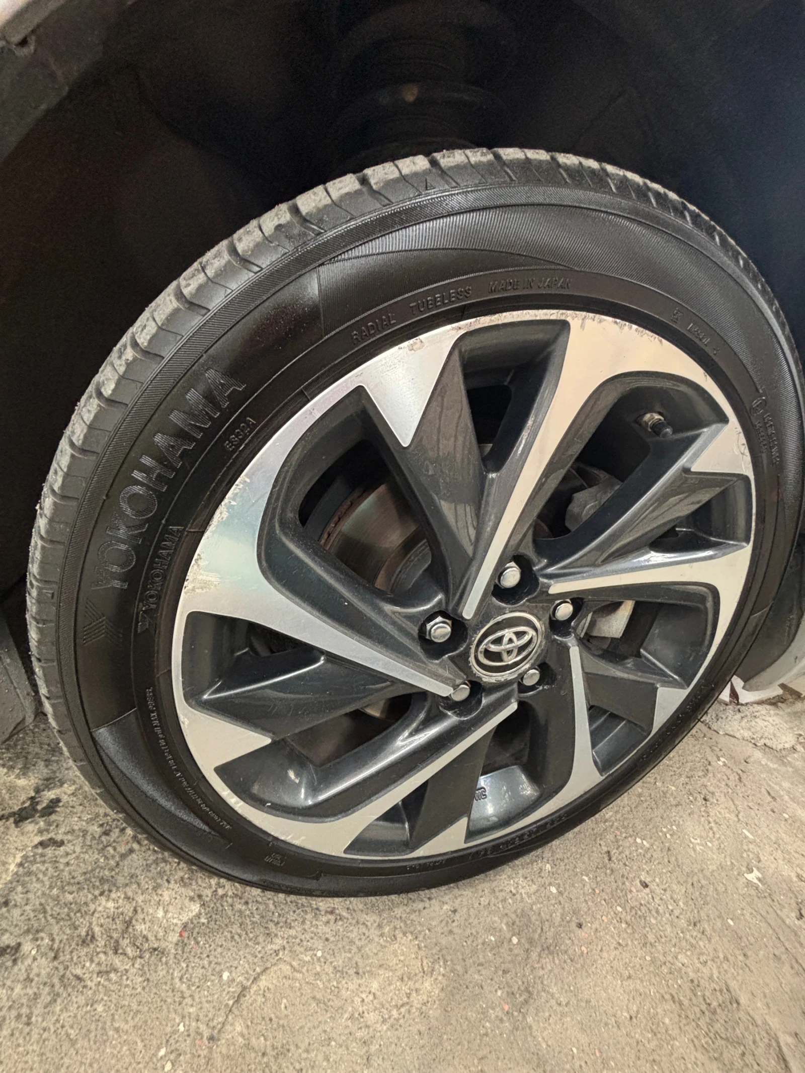 Toyota Auris, снимка 11 - Автомобили и джипове - 56245260