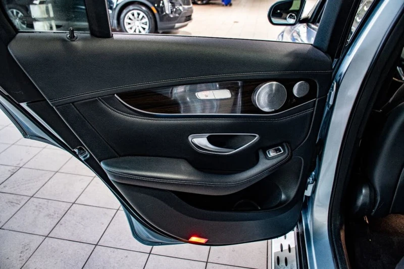 Mercedes-Benz GLC 300 ПАМЕТ* 360* ПАНОРАМА* ДВОЕН BURMESTER* 4 ПОДГРЕВА*, снимка 10 - Автомобили и джипове - 52550489