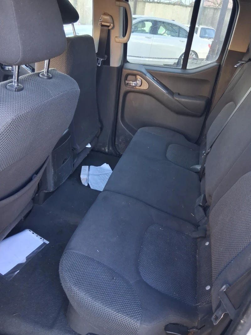 Nissan Navara 2.5 климатик, снимка 9 - Автомобили и джипове - 52858244