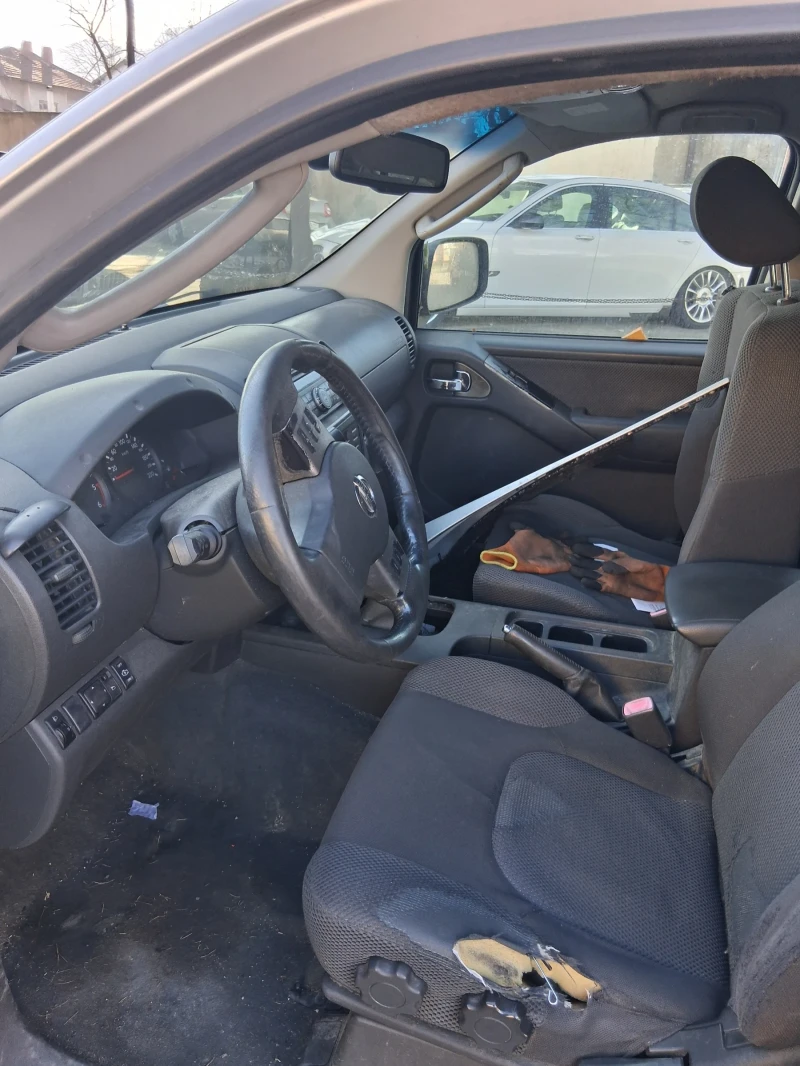 Nissan Navara 2.5 климатик, снимка 8 - Автомобили и джипове - 52858244