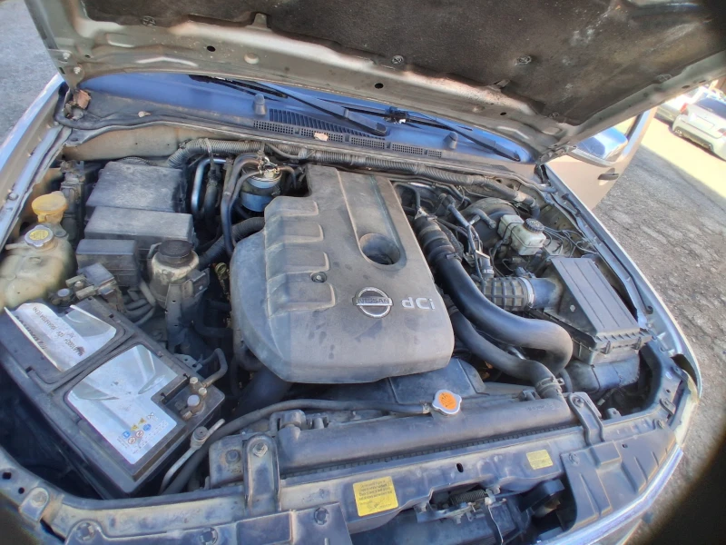 Nissan Navara 2.5 климатик, снимка 10 - Автомобили и джипове - 52858244