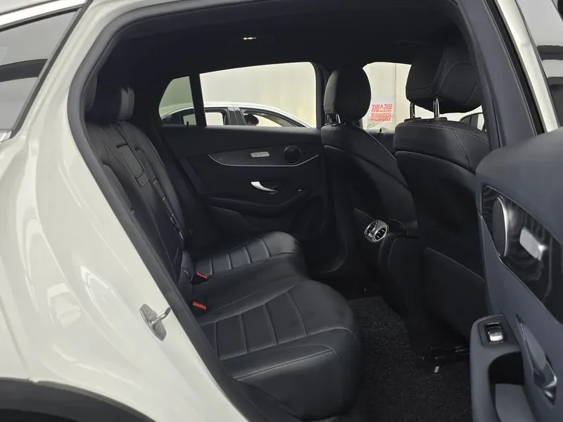 Mercedes-Benz GLC 300 4Matic Coupe, снимка 11 - Автомобили и джипове - 55750589