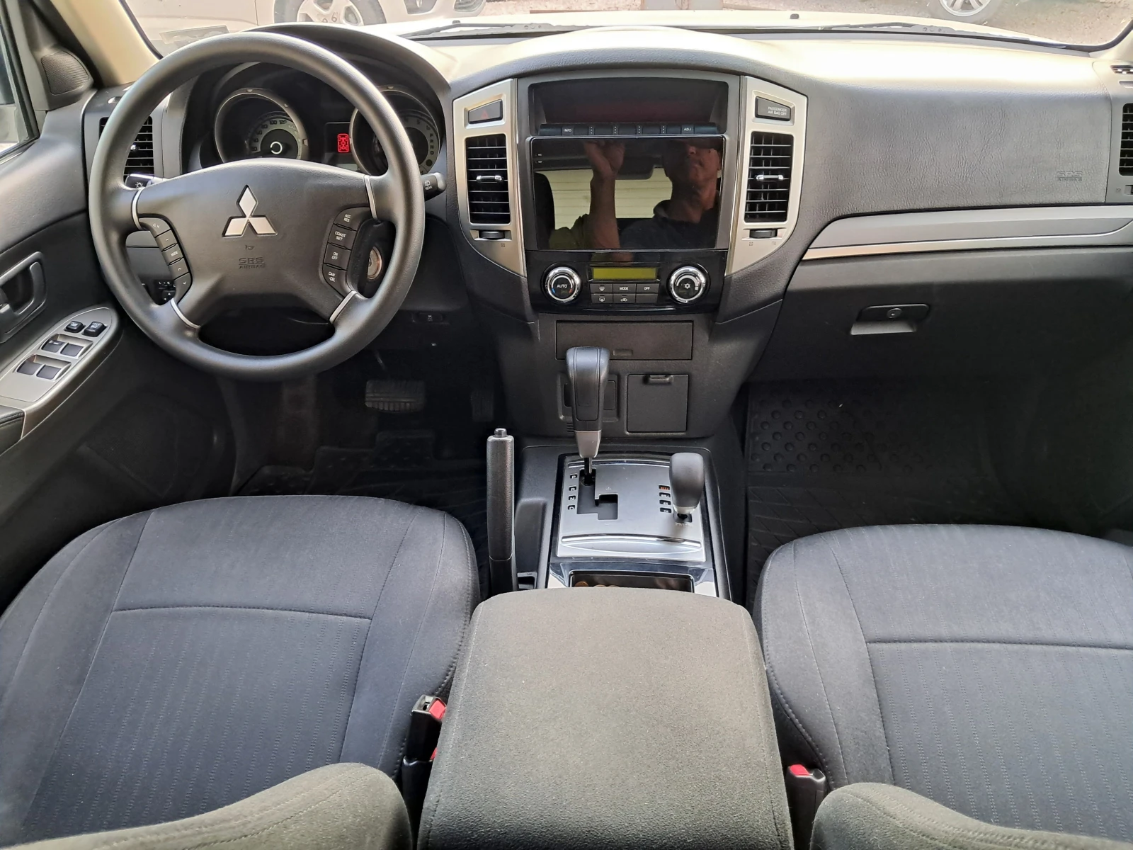 Mitsubishi Pajero 102000 км-ПЪЛНА СЕРВИЗНА ИСТОРИЯ В СИЛВЪР СТАР - изображение 8