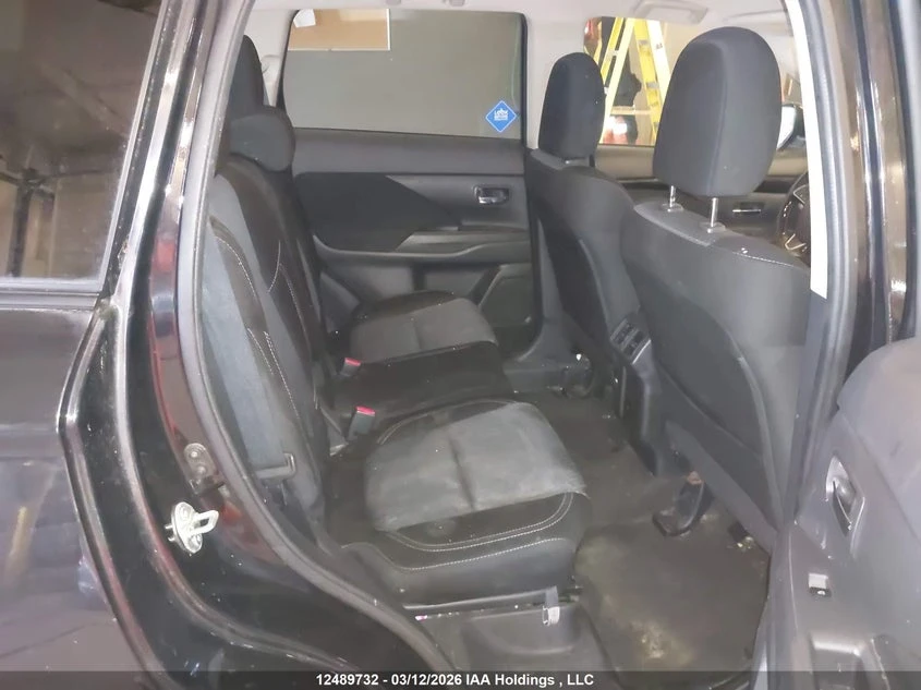 Mitsubishi Outlander 2.4 L * AWD* Buy now , снимка 10 - Автомобили и джипове - 54076655