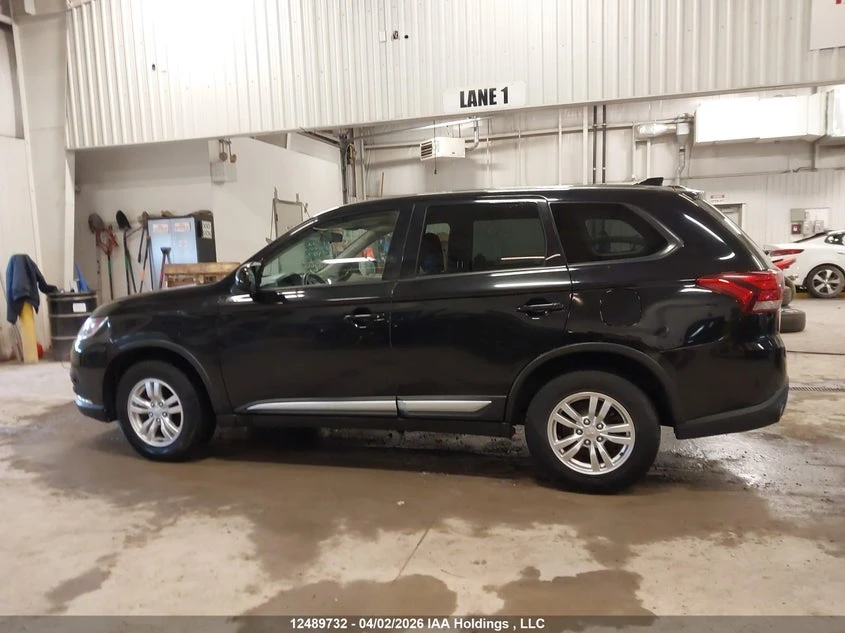 Mitsubishi Outlander 2.4 L * AWD* Buy now , снимка 7 - Автомобили и джипове - 54076655