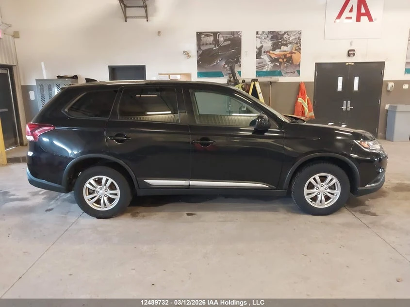 Mitsubishi Outlander 2.4 L * AWD* Buy now , снимка 8 - Автомобили и джипове - 54076655