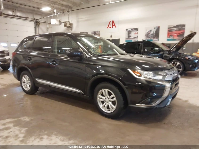 Mitsubishi Outlander 2.4 L * AWD* Buy now , снимка 3 - Автомобили и джипове - 54076655