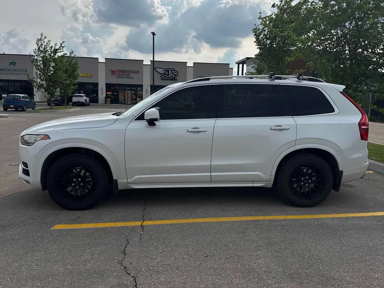 Volvo Xc90 T5 Momentum | CARFAX | БЕЗ ПЪРВОНАЧАЛНА ВНОСКА, снимка 2 - Автомобили и джипове - 55053519