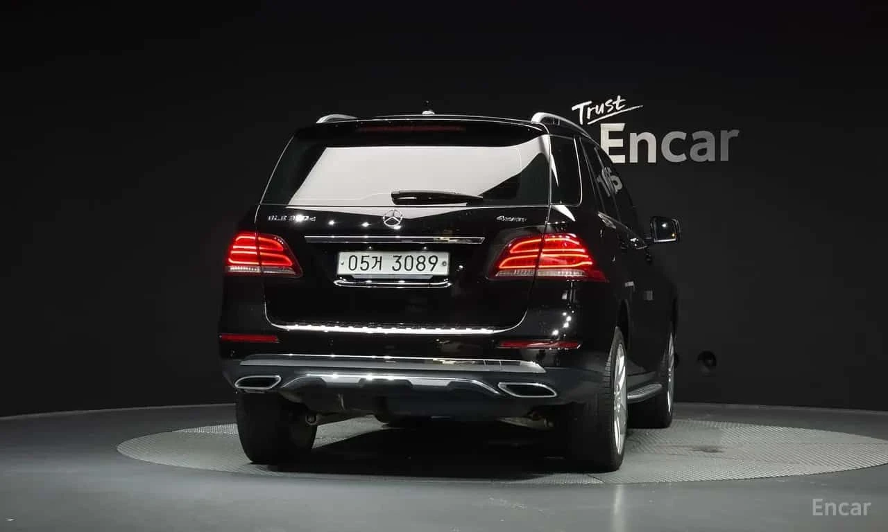 Mercedes-Benz GLE 4MATIC | АВТОФИНАНСИРАНЕ, снимка 4 - Автомобили и джипове - 55599542