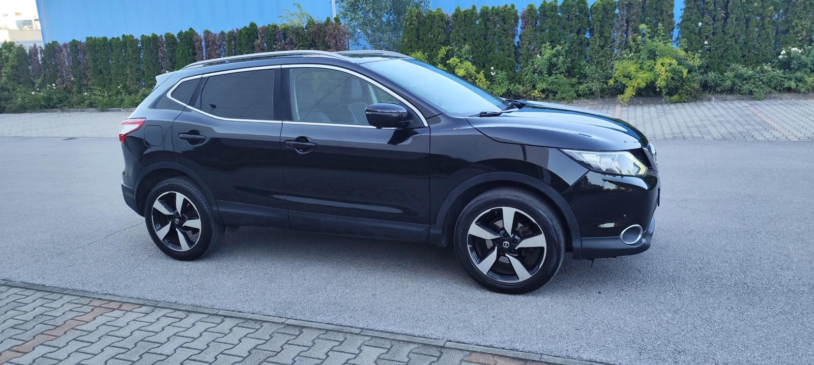 Nissan Qashqai 1.5dci, NAVI, КАМЕРА 360, ПАНОРАМА, КОЖА, АВТОПИЛО, снимка 4 - Автомобили и джипове - 55681174