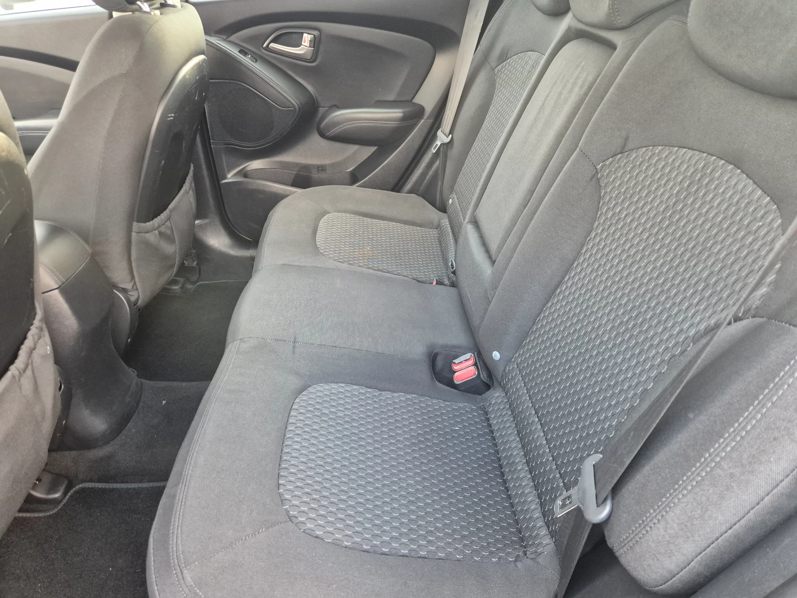 Hyundai IX35 1.7 CRDI, снимка 9 - Автомобили и джипове - 55826333