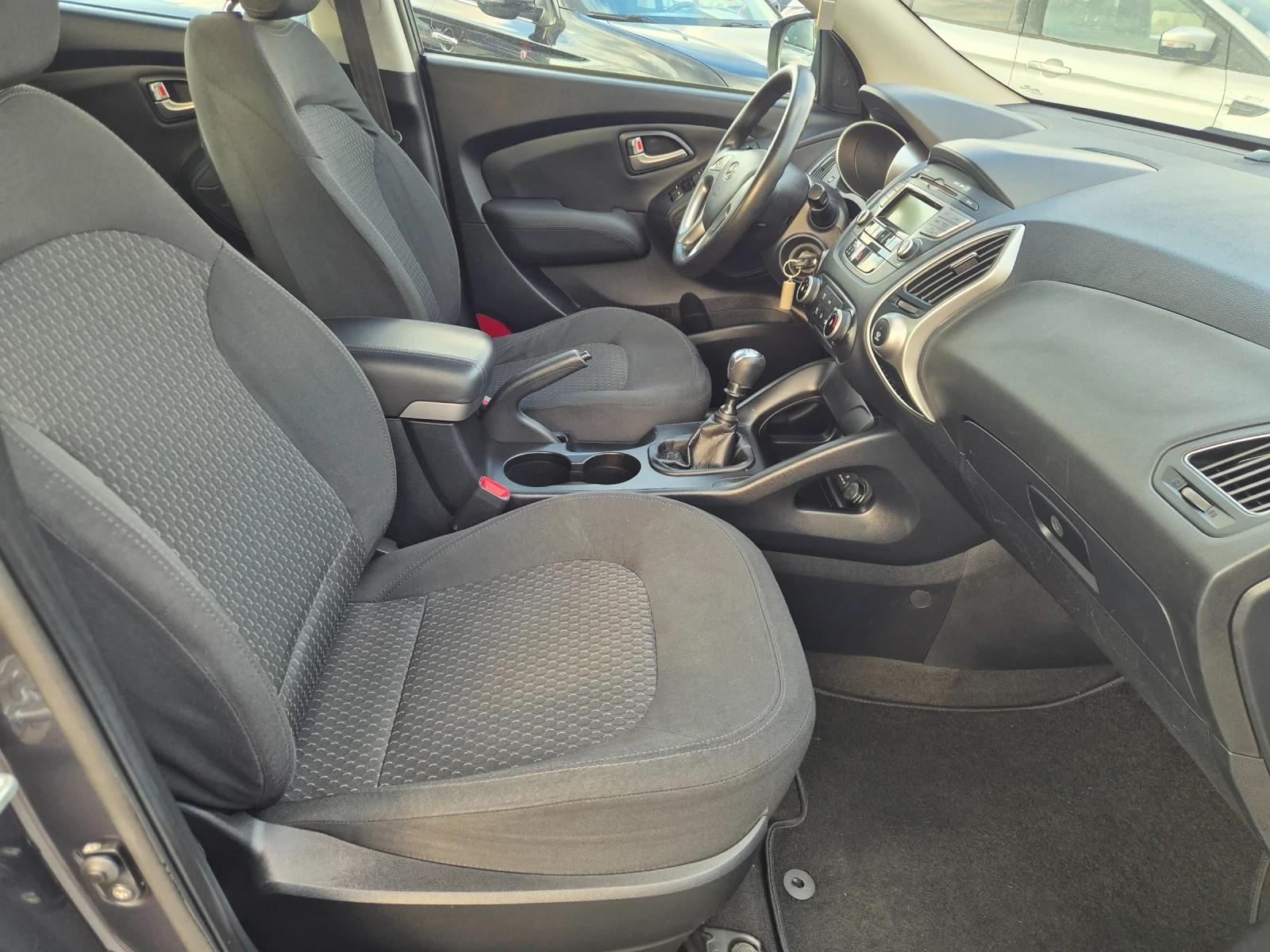 Hyundai IX35 1.7 CRDI, снимка 13 - Автомобили и джипове - 55826333