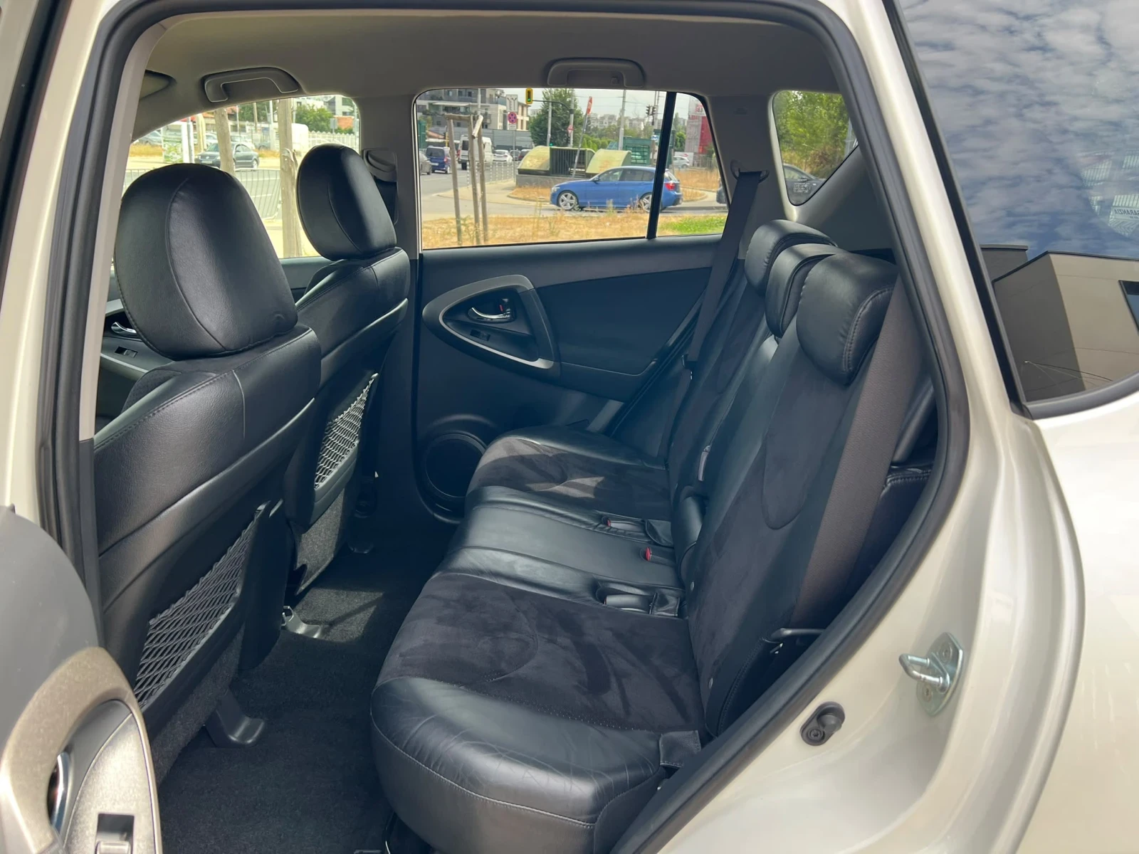 Toyota Rav4 2.2D-4D/NAVI/КОЖА, снимка 12 - Автомобили и джипове - 56067142