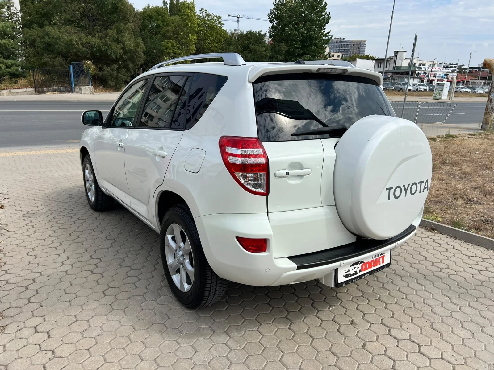 Toyota Rav4 2.2D-4D/NAVI/КОЖА, снимка 6 - Автомобили и джипове - 56067142