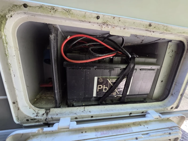 Каравана Burstner 500 TS, снимка 16 - Каравани и кемпери - 52428534