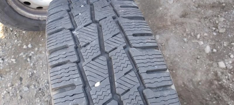 Гуми Зимни 215/70R15, снимка 2 - Гуми и джанти - 31141617