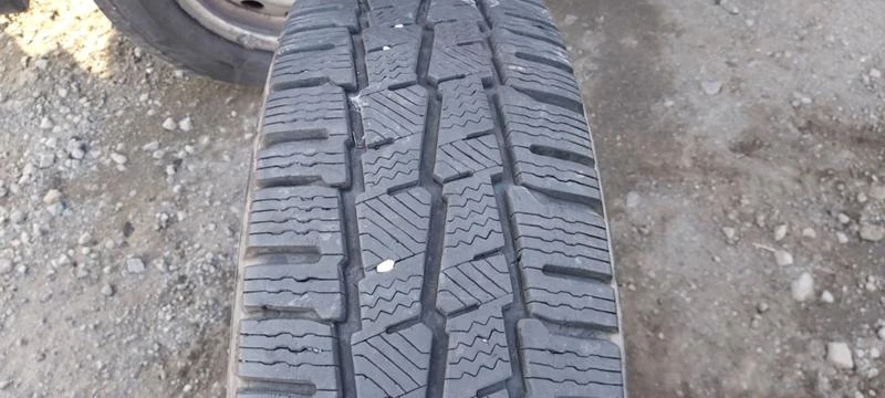 Гуми Зимни 215/70R15, снимка 1 - Гуми и джанти - 31141617