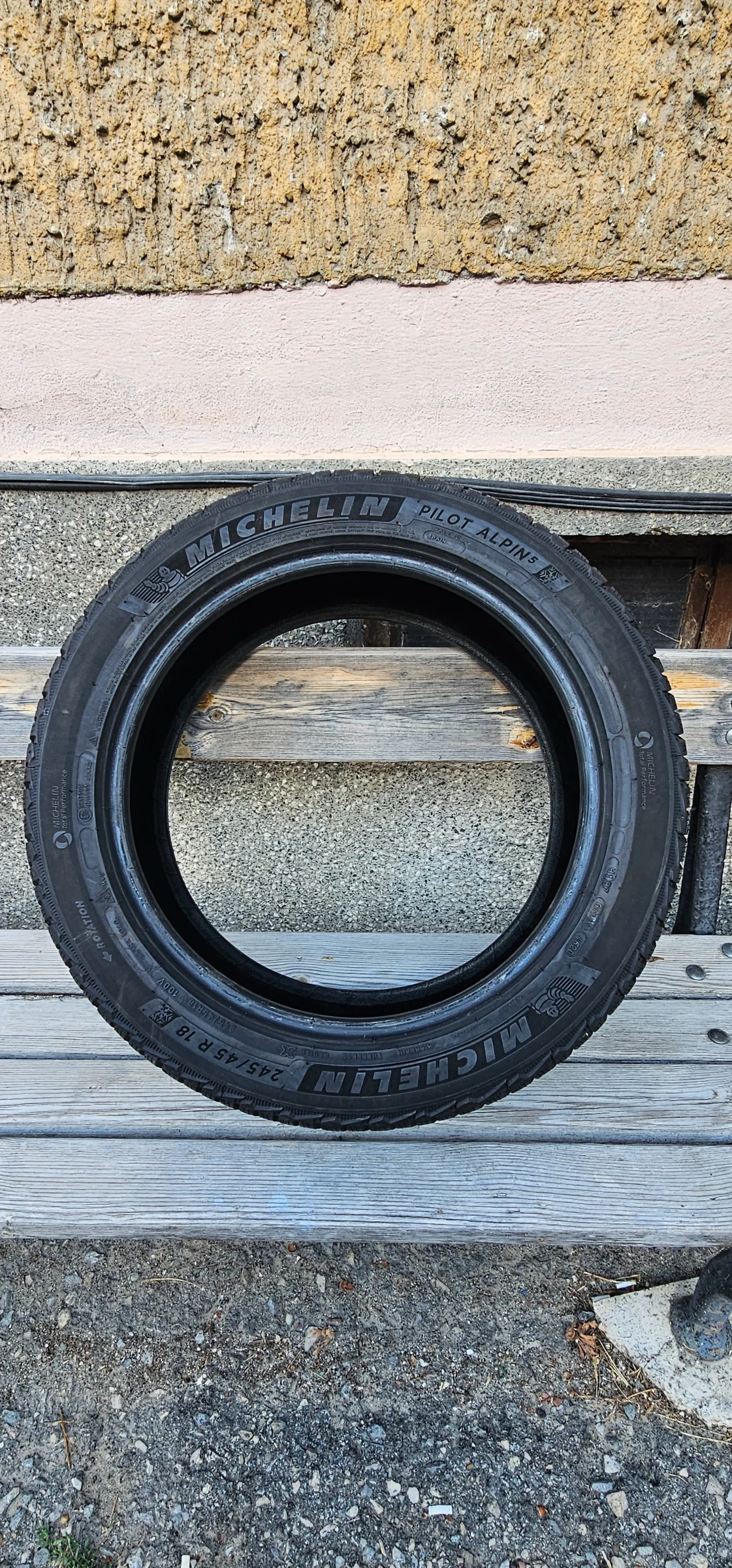 Гуми Зимни 245/45R18