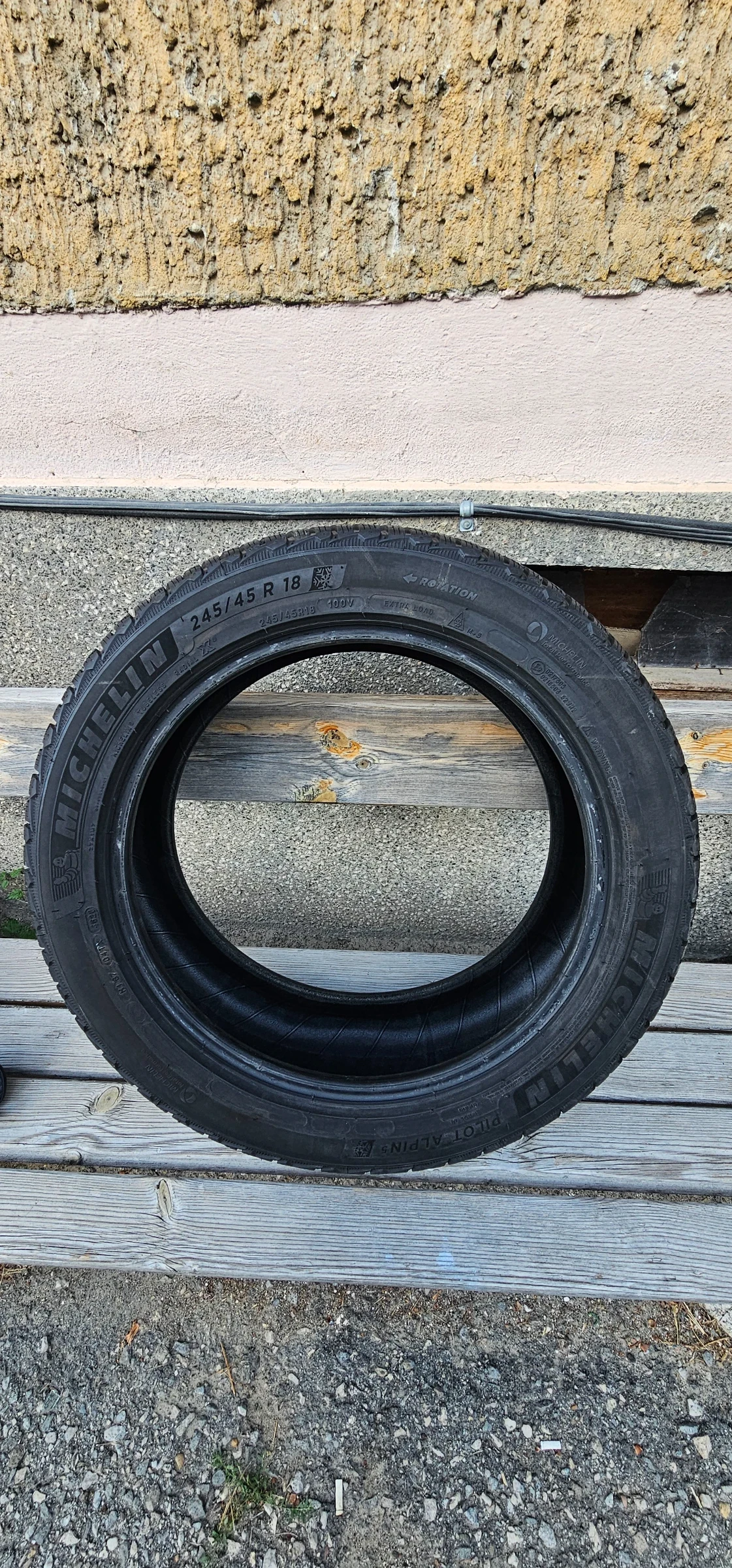 Гуми Зимни 245/45R18, снимка 5 - Гуми и джанти - 55929723