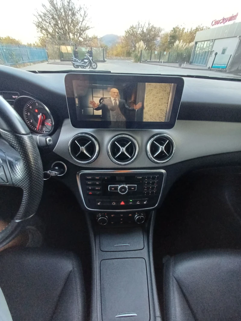 Mercedes-Benz CLA 200, снимка 11 - Автомобили и джипове - 47806982