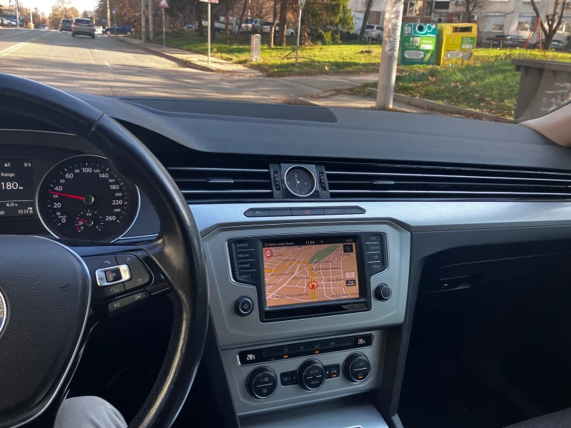 VW Passat, снимка 8 - Автомобили и джипове - 48130362