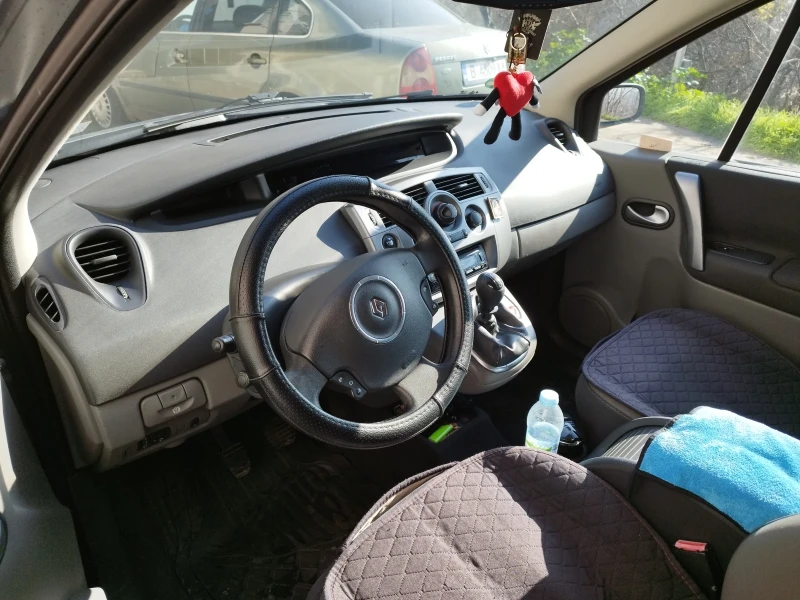 Renault Grand scenic, снимка 9 - Автомобили и джипове - 48643685