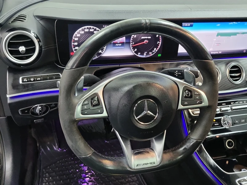 Mercedes-Benz E 43 AMG * * CARFAX * * АВТО КРЕДИТ * * , снимка 9 - Автомобили и джипове - 53092235