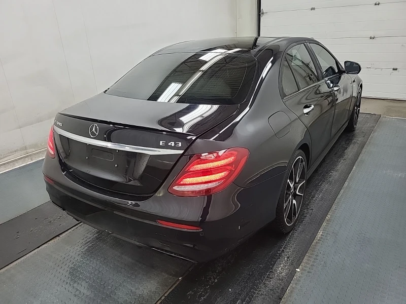 Mercedes-Benz E 43 AMG * * CARFAX * * АВТО КРЕДИТ * * , снимка 4 - Автомобили и джипове - 53092235