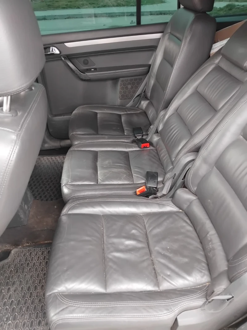 VW Touran, снимка 5 - Автомобили и джипове - 53485024
