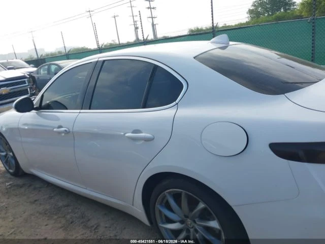 Alfa Romeo Giulia !!УНИКАТ!! #ПЪЛНО ОБОРУДВАНЕ# !ПАНОРАМА, снимка 16 - Автомобили и джипове - 55003306
