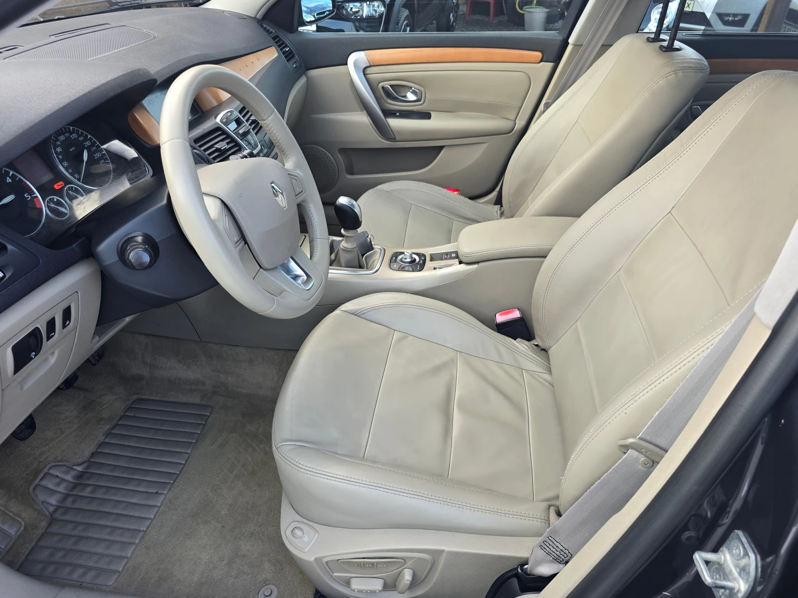Renault Laguna 2.0dCi/6-ck./Koжа/Нави/Лизинг - изображение 7
