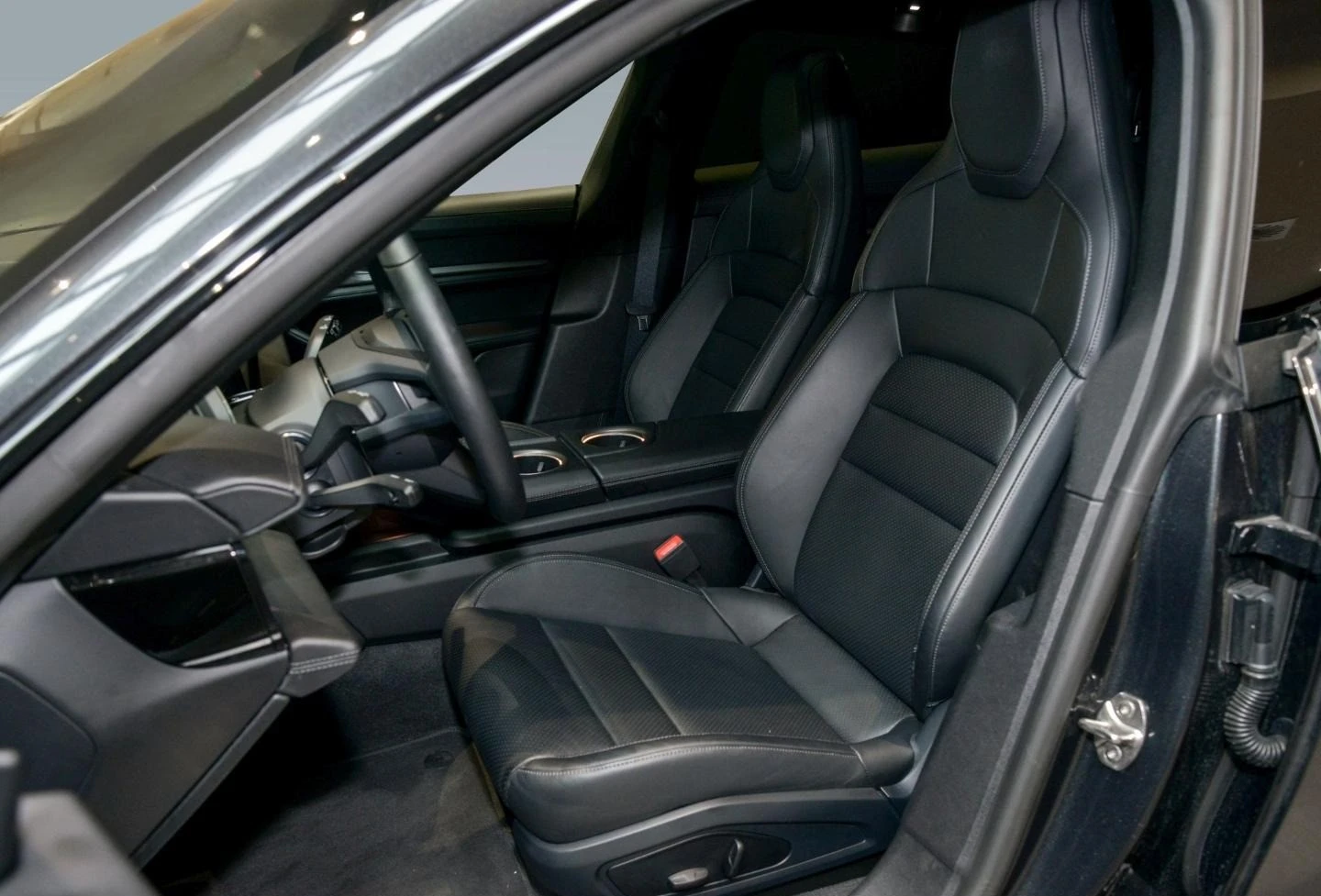 Porsche Taycan 4S SPORT TURISMO/FACELIFT/MATRIX/PANO/BOSE/360/ - изображение 9