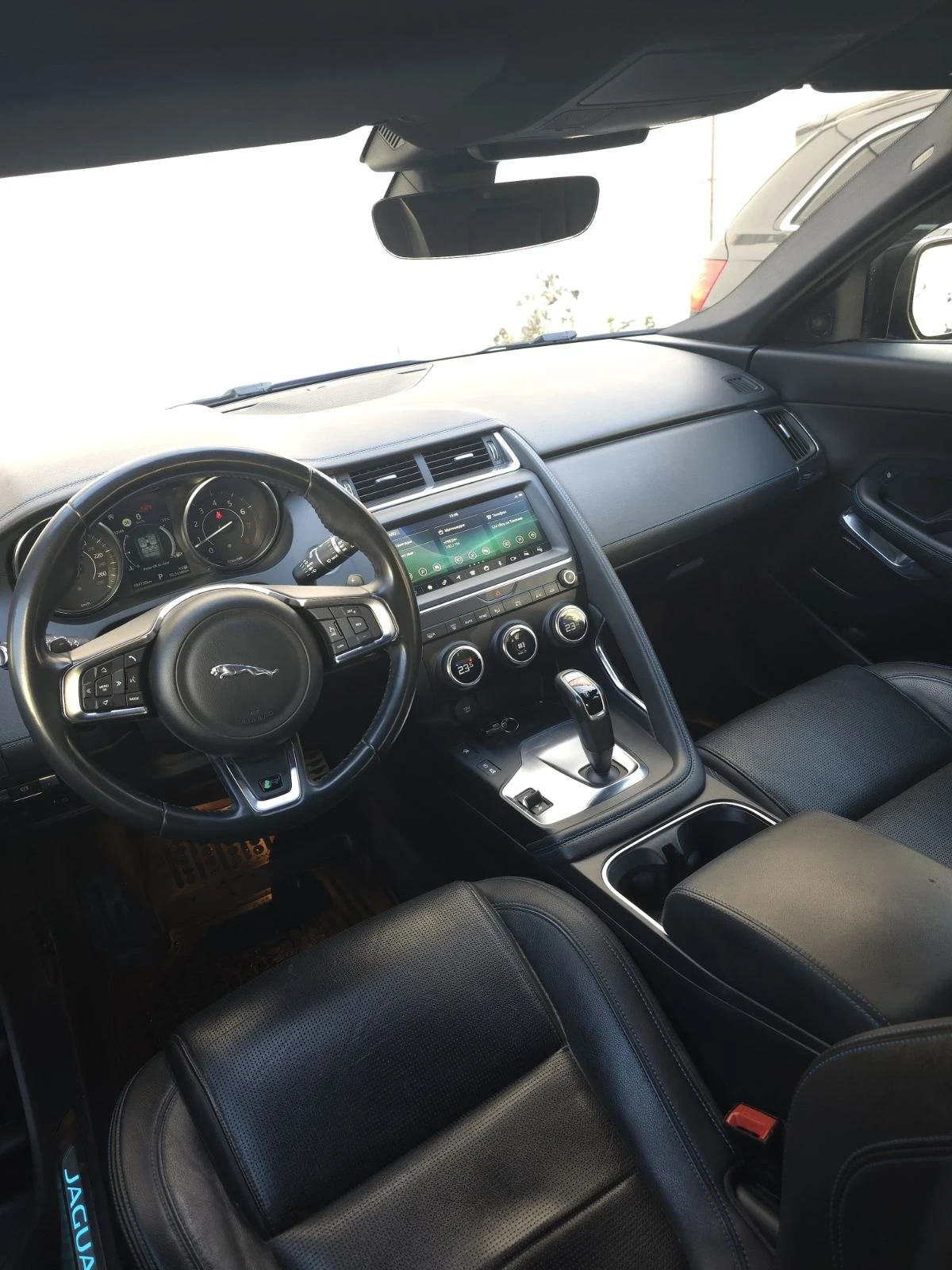 Jaguar E-pace R- Dynamic P250 AWD - изображение 6